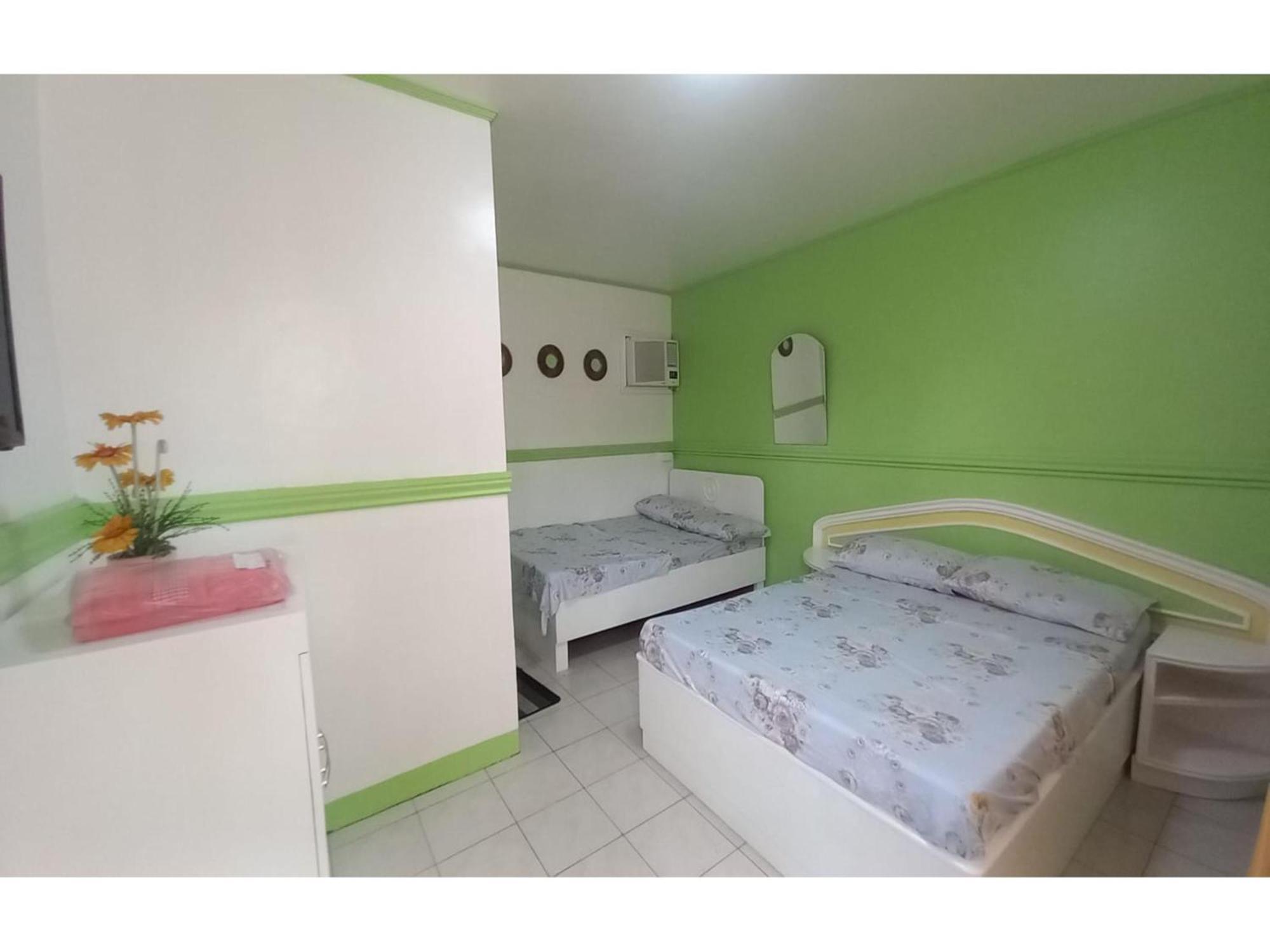 Oyo 1048 Jomckayl Apartelle Naga  Eksteriør billede